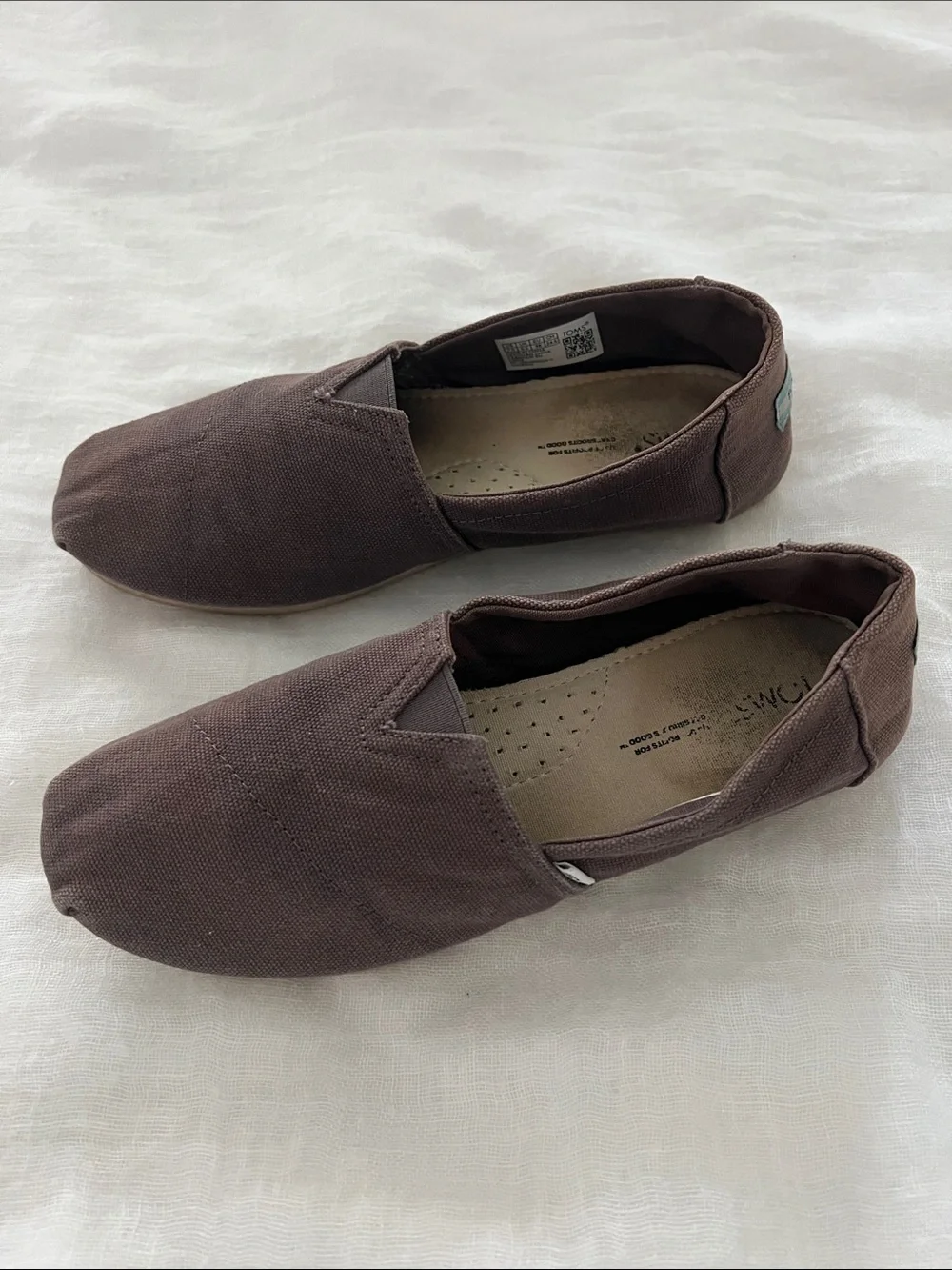 TOMS Woman’s  signature classic Brown canvas Alpargata slip-on Size 7.5